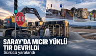 Saray'da mıcır yüklü tır devrildi! Sürücü yaralandı