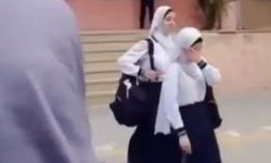 Azerbaycan'da başörtülü öğrenciler okula alınmadı