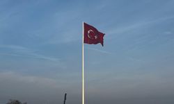 Ay Yıldızlı şanlı bayrağımız Bayraktepe'de göndere çekildi! Bir kere yükselen bayrak bir daha inmez