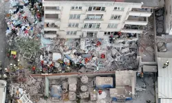 7 katlı binanın 3 katı çöktü! Zamana karşı yarış...Vali Gül enkazda kaç kişinin olduğunu açıkladı