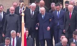 Bahçeli ile kol kola yürüdü ortalık karıştı! Anıtkabir'deki görüntü siyasetin gündeminde