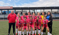 Pembe formayla sahaya çıktılar, 6 golle kazandılar