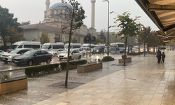 Çerkezköy'ü sağanak vurdu! Silecekler yetişmedi, yollar göle döndü...Yürekleri ısıtan görüntü