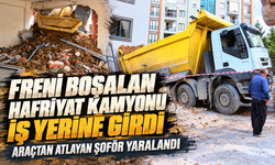 Pendik’te freni boşalan hafriyat kamyonu iş yerine girdi