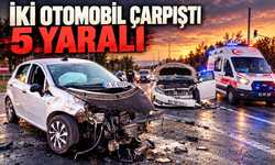 Çorlu'da iki otomobil kafa kafaya çarpıştı; 5 yaralı