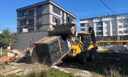 Kapaklı'da boş arsalardaki izinsiz yapılar yıkılıyor