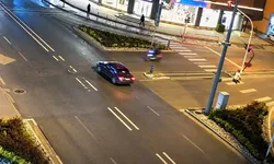 Otomobilin camından içeri girdi! Feci kaza kamerada