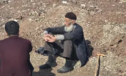 9 çocuğu var mezarını kendisi kazdı! Allah kimseye düşürmesin