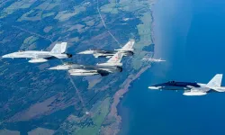 Türk F-16'lar Avrupa semalarında uçtu! Türkiye'ye Türkçe teşekkür ettiler
