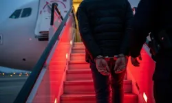 8 ülkeden Türkiye'ye getirildiler! Kırmızı bültenle aranan 63 firari yakalandı