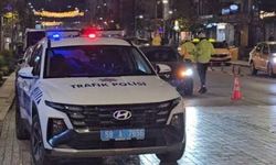 Sokakta ağlayan kardeşlere polis sahip çıktı