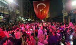 Vur patlasın, çal oynasın! Çorlu'da kadınlar roman havasıyla yaza veda etti