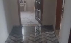 Kızılpınar'da logarlar tıkandı, evi su bastı! 30 saattir TESKİ'yi bekliyor