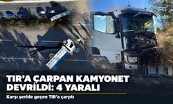 Kamyonet, karşı şeride geçen TIR'a çarpıp devrildi; 4 yaralı