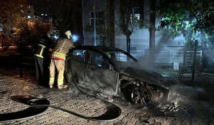 Bulgaristan plakalı otomobil alev alev yandı