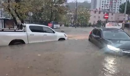 İstanbul’da sağanak hayatı felç etti