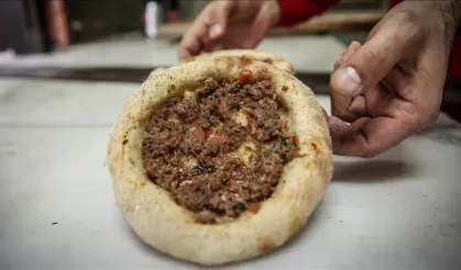 Ünlü pidecide tek tırnaklı eti tespit edildi! TIKLAYIN