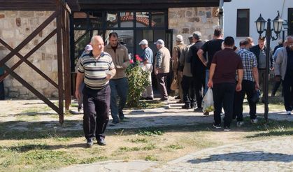 Edirne'de asırlık gelenek yaşatılıyor! Dergah önünde uzun kuyruklar oluştu
