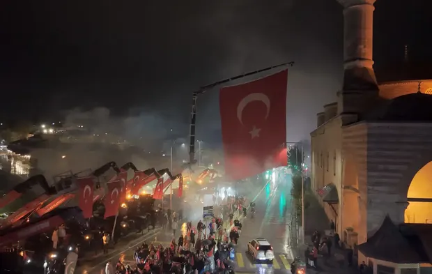 Trakya'da konserler iptal Edirne'de yağışa rağmen Cumhuriyet coşkusu!