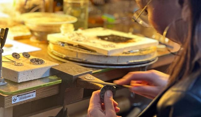 Selimiye Camisi minberindeki motifleri, gümüş takı setine işledi