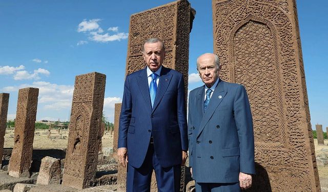 Cumhurbaşkanı Erdoğan ve Devlet Bahçeli Ahlat Selçuklu Kabristanı'nda