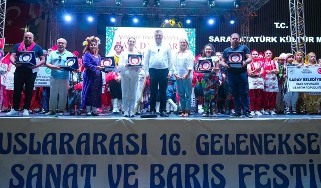 Saray’da Halk Dansları Gecesi’ne büyük ilgi