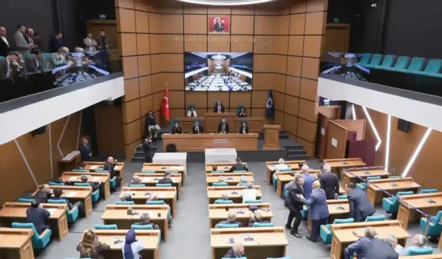 Üsküdar'da 4 CHP'li meclis üyesi AK Parti'ye geçti