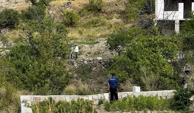 Feci ölüm! Kayalıktan kopan taş 3 yaşındaki çocuğu hayattan kopardı