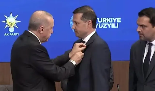 Çerkezköy'de 12 yıllık dönem kapandı! Akay'a AK Parti rozetini Erdoğan taktı