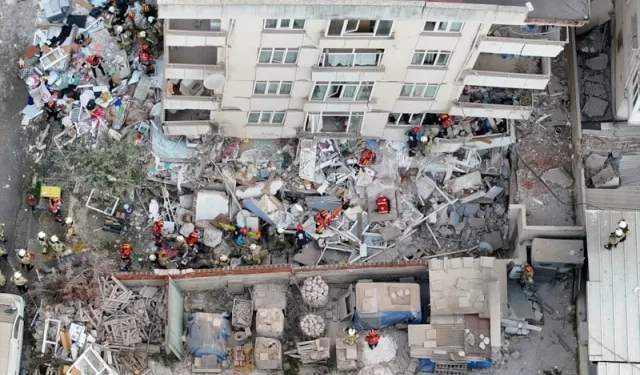 7 katlı binanın 3 katı çöktü! Zamana karşı yarış...Vali Gül enkazda kaç kişinin olduğunu açıkladı