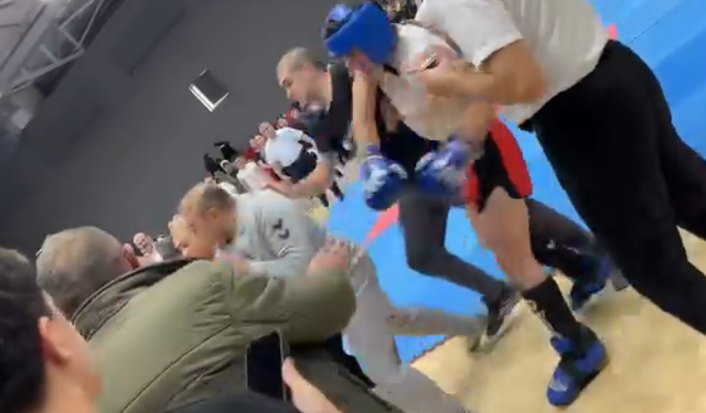 Kapaklı'da Kick Boks turnuvasında kavga! Boks sona erdi, tekme, tokat ve yumruklar konuştu