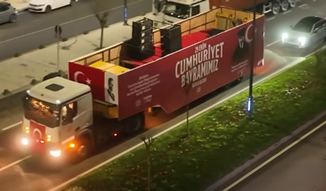 Cumhuriyet tırı Çerkezköy sokaklarında! Bayram coşkusunu vatandaşlarla buluşturuyor