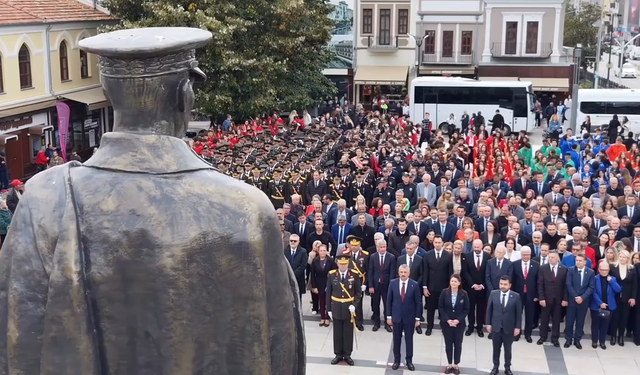Edirne'de Cumhuriyet coşkusu! Vali Sezer: Cumhuriyet en kıymetli mirasımızdır