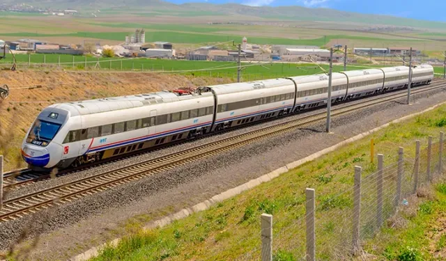 Tren seyahatlerinde kritik değişiklik: 29 Ekim'de başlıyor: Hızlı tren seferlerini de ilgilenlendiriyor