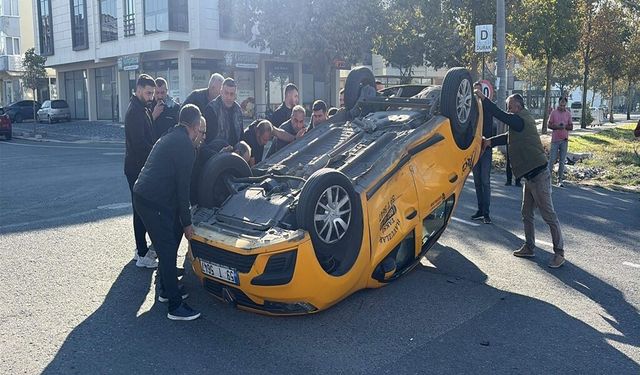 Çorlu'da taksi takla attı, sürücü yaralandı
