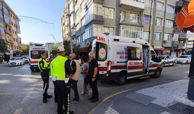 Keşan'da yolcu minibüsü 2 kadına çarptı!  Yaralı kadınlar hastaneye, sürücü emniyete götürüldü