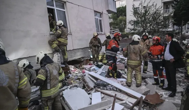 Çöken binada kaçak kat şoku! Kurtarma çalışmaları sürüyor, 2  müfettiş görevlendirildi