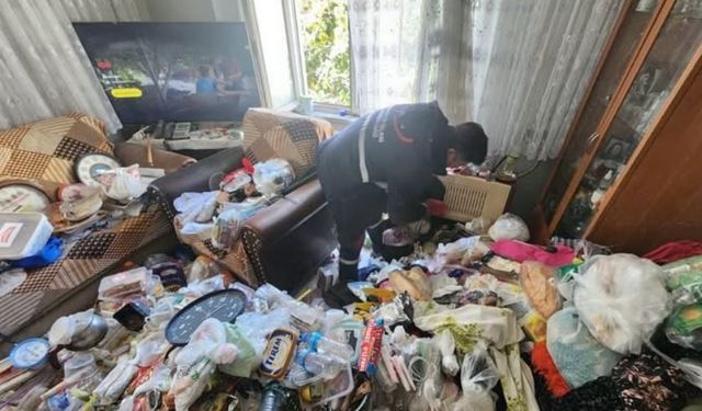 Kapaklı'da aynı evde yine çöp yığınları oluştu