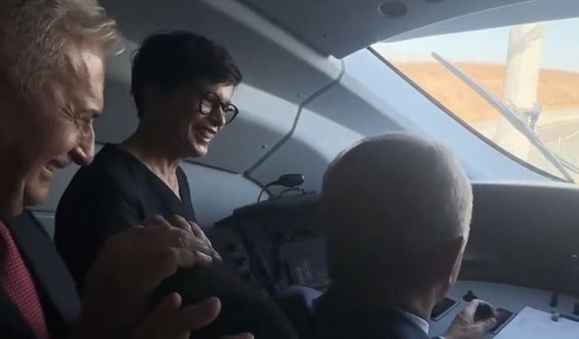 Çerkezköy'e giden hızlı trende güldüren soru! Cumhurbaşkanı Erdoğan'dan tek kelimelik cevap: YES!