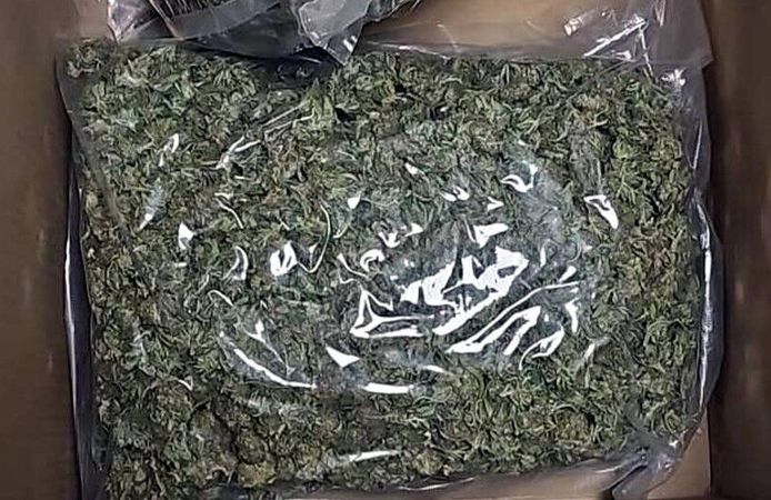 Matbaa makinesinin içinden uyuşturucu çıktı