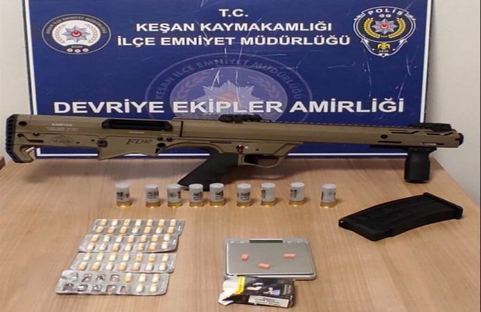 Keşan’da araçtan av tüfeği ve uyuşturucu çıktı: 1 tutuklama