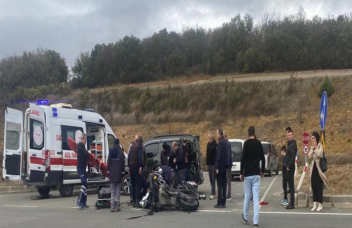 Malkara'da kaza! Motosikletle hafif ticari araç çarpıştı: 2 yaralı