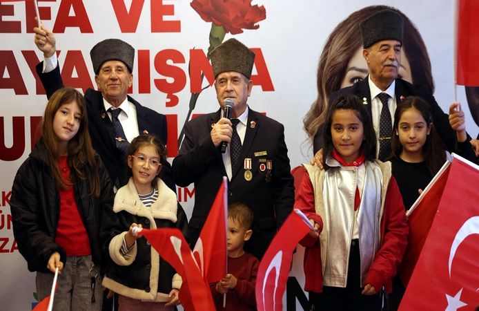 Şehit aileleri ve gaziler vefa buluşmasında bir araya geldi