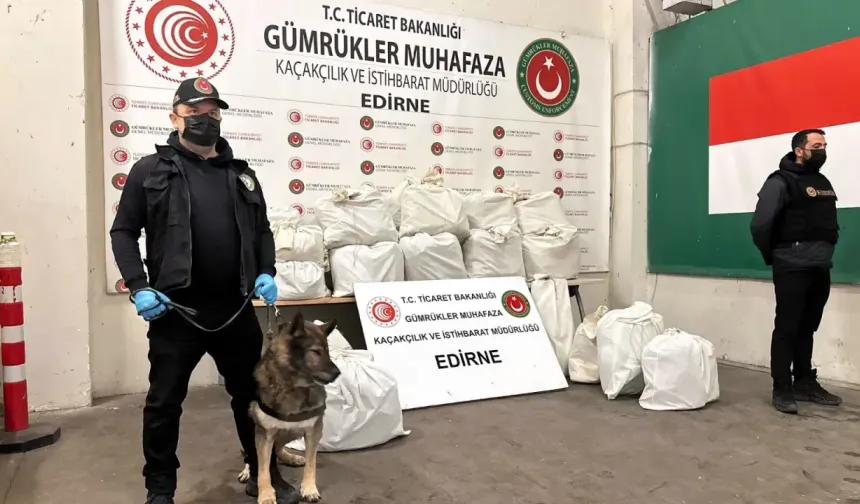 2 otomobilde 20 kilo 812 gram esrar ele geçirildi