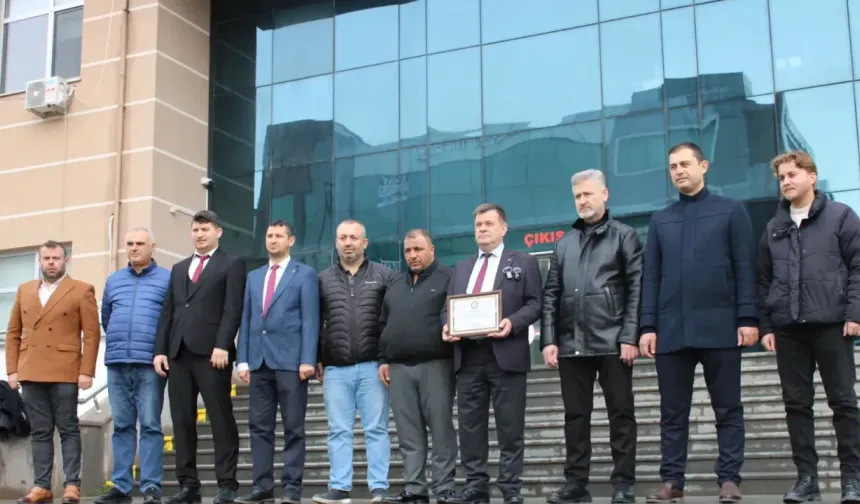 Mustafa As, mazbatasını aldı