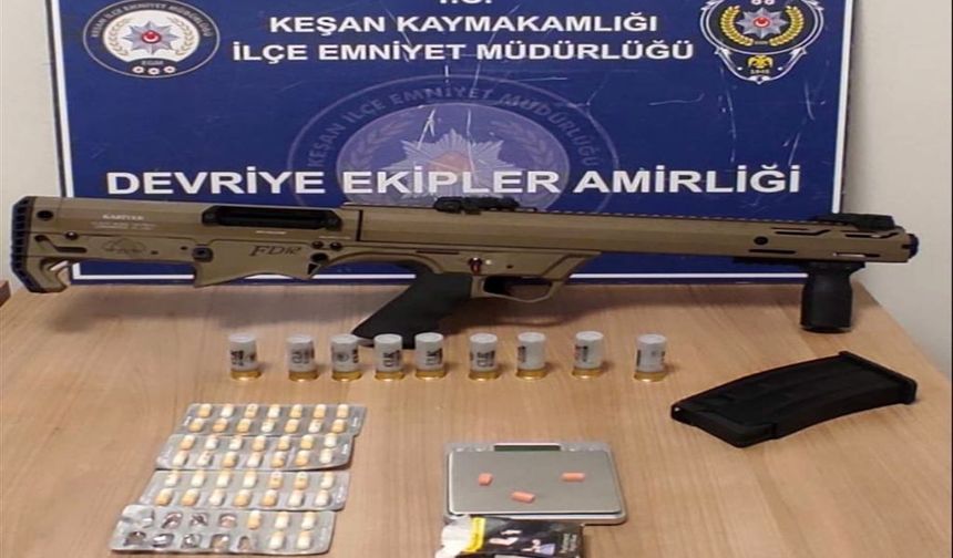 Keşan’da araçtan av tüfeği ve uyuşturucu çıktı: 1 tutuklama
