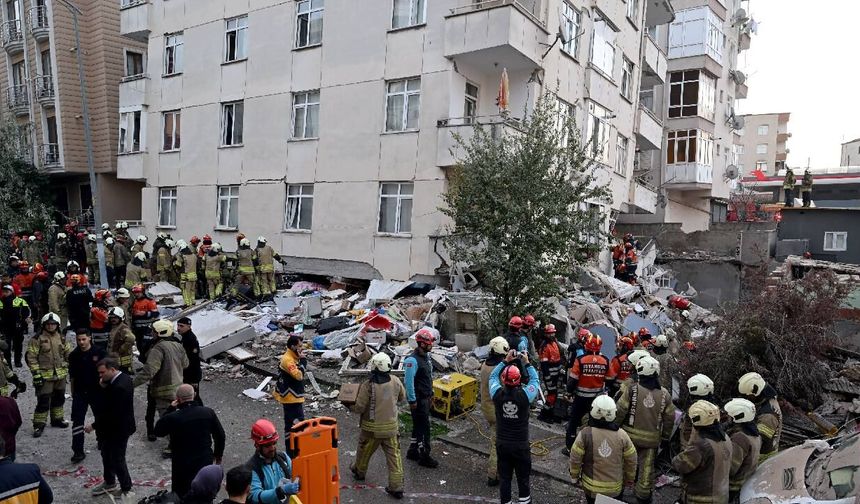 7 katlı bina böyle çöktü, işte o anlar