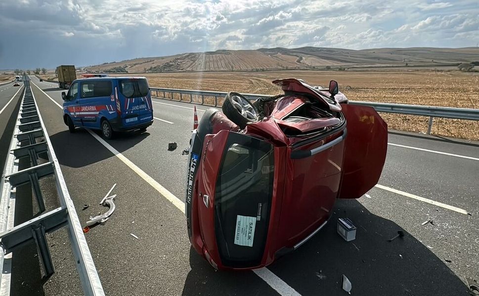 Çorlu'da zincirleme kaza! Otomobil takla attı, 4 kişi yaralandı