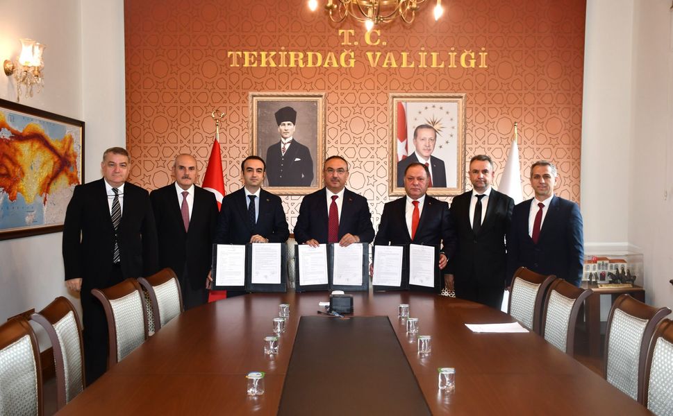Ünal Peynircilik Tekirdağ sağlık filosuna 3 yeni araç bağışladı
