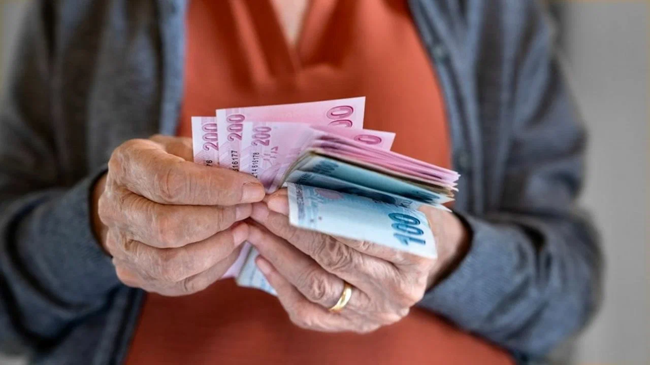 18 milyon emekliye yeni maaş düzenlemesi geliyor! Refah payı ve ek ödeme...
